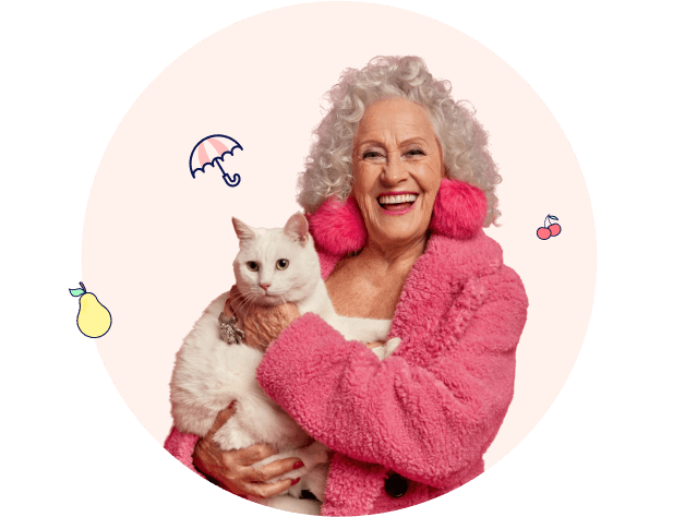 Glad dam som hittat bästa kattförsäkringen för sin katt